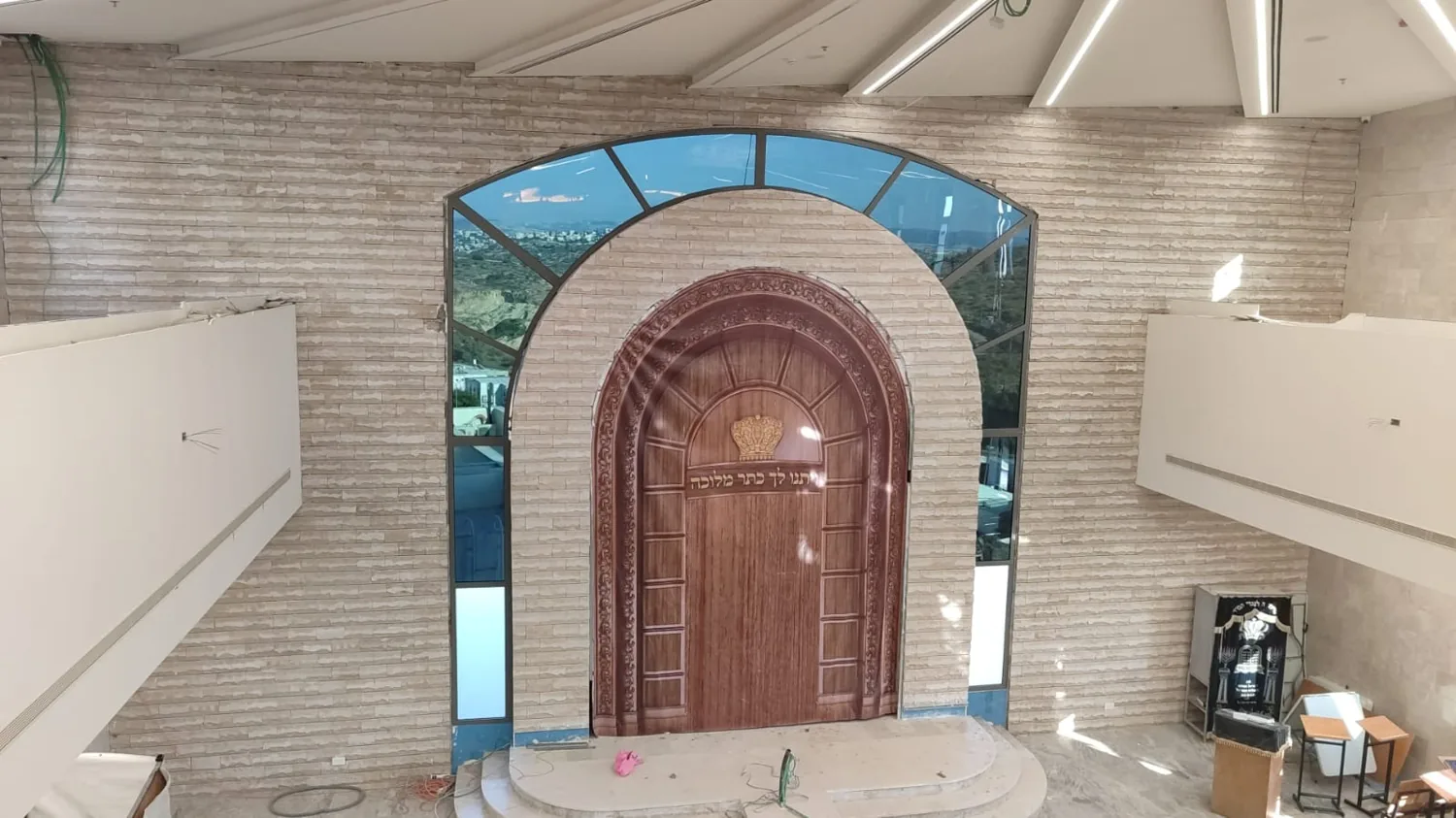 מדידת פתח קשתי לאלומיניום וזכוכית