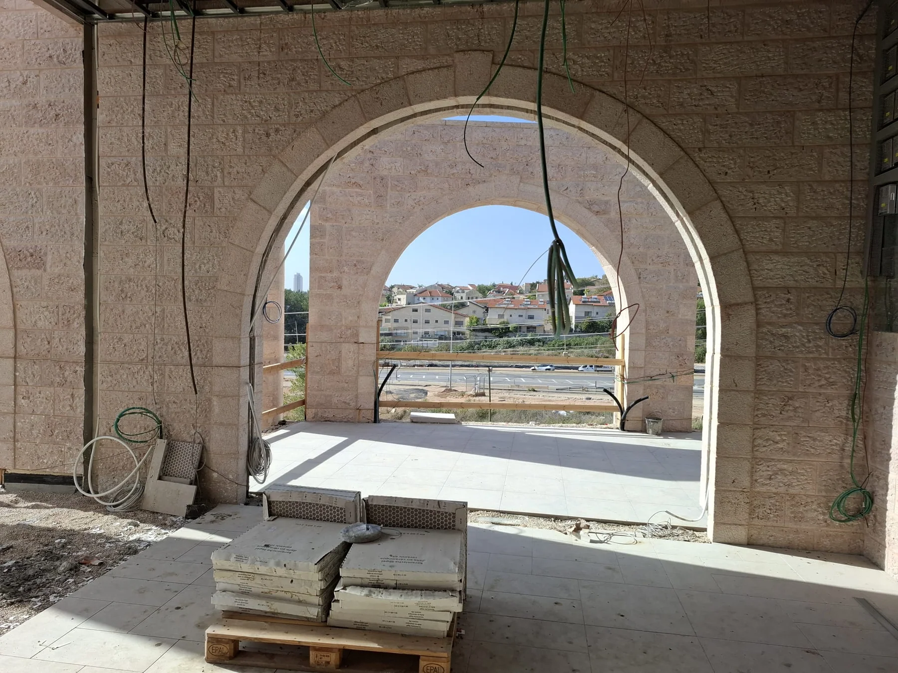 קשתות מבנה מודיעין, תמונה 2